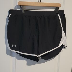 Under Armour HeatGear Women's Loose Black White Athletic Shorts size XL Like New